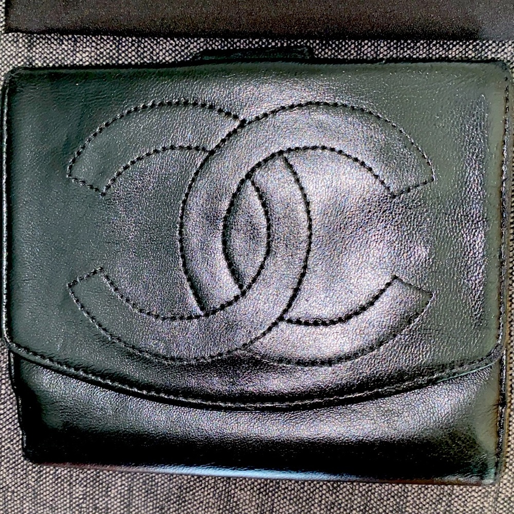 CHANEL  lamb skin wallet 100% Authentic